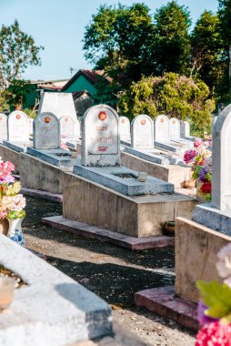 Hai Boi, Quang Tri, Vietnam 27 Aralık 2019 Truong Son şehitliğinde bir sürü Vietnamlı mezarı