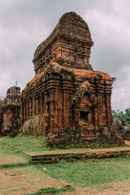 Oğlum (UNESCO Dünya Mirası sitesi), M.S. 8. yüzyıldan kalma, Hoi An ve Da Nang şehirleri yakınlarındaki Cham kültürü antik Hindu tamblesi.