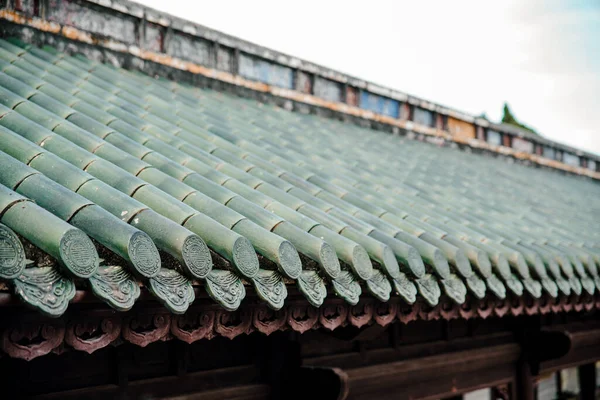 Hue, Vietnam 27 Temmuz 2019: İmparatorluk Şehri 'ndeki Tapınak (UNESCO Dünya Mirası Alanı). Kralların saraylarına giden yol, 19. yüzyılda Hue, Vietnam 'daki resmi makamdır.