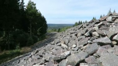 Büyük Celtic hill Kalesi olan Otzenhausen. Duvarları kalıntıları. Nonnweiler (Almanya Saarland içinde ve yakınında)