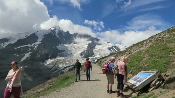 Hiker walking along the Gramsgrubenweg path at Grossglockner Mountain area. Austria — Stock Video