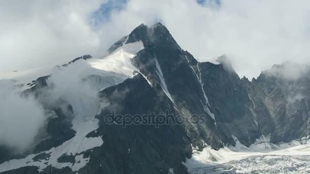 Topp av Grossglockner berg och dess glaciär. Beläget i Salzburger Land, Österrike — Stockvideo