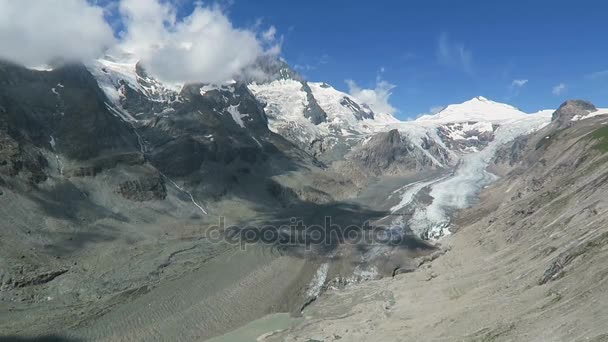 Pico de la montaña Grossglockner y su glaciar. Situado en Salzburger Land, Austria — Vídeo de stock