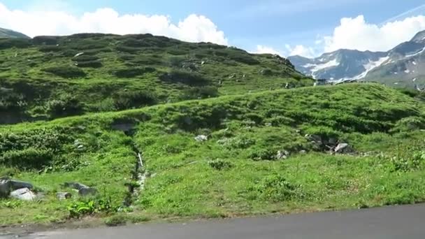 Grossglockner yüksek Alp yolu Avusturya boyunca sürüş araba. — Stok video