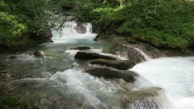 Yine de Tirol vahşi Gerlostal vadide akan Gerlos akışı / Avusturya.