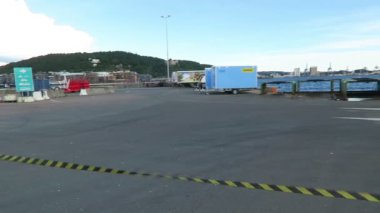 Oslo, Oslo / Norveç 07 Temmuz 2016: cityscape ve onun yerler Kalesi, opera binası gibi güzel manzaralı Oslo limanı terk.