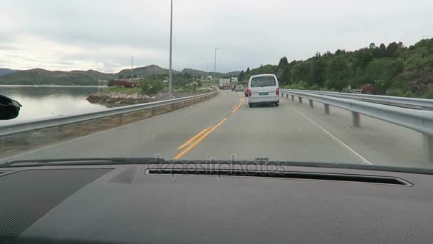 Hemnskjel, trndelag / norwegen 07. Juli 2016: auf der Straße in Richtung Hitra-Tunnel fahren, um die Insel zu erreichen — Stockvideo