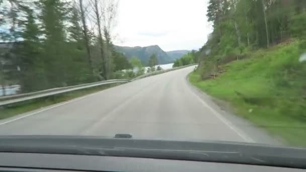 ELVERUM, Hedmark / NORVEGIA 07 Luglio 2016: percorrendo l'autostrada E6 da Oslo verso Trondheim (Norvegia) ) — Video Stock