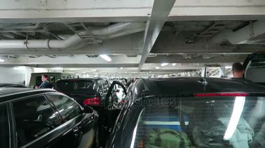 Oslo, Ostlandet / Norveç 08 Temmuz 2016: Kiel (Almanya) bir feribot Oslo için park güverte. Feribot bırakmak hazırlanıyor insanlar.