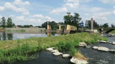 Havel River yaz aylarında eski iğne weir. Brandenburg - Almanya