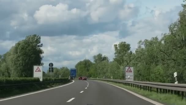 Autosnelweg A10 naar Spandau — Stockvideo