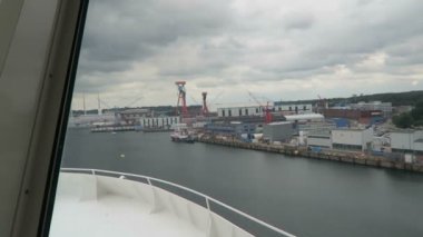 Kiel, Schleswig-Holstein / Almanya 07 Temmuz 2016: feribot liman Kiel (, Almanya'nın kuzeyinde Schleswig-Holstein) Oslo doğru bırakarak.