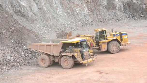 BEBERTAL, SAXONY-ANAHLT / GERMANY June 04 2016: Earth mover ready to loading a dumper truck in a quarry, surface mine. typical mining industry. — Stock Footage BEBERTAL, SAXONY-ANAHLT / GERMANY June 04 2016: Earth mover ready to loading a dumper truck in a quarry, surface mine. typical mining industry. Video Clip