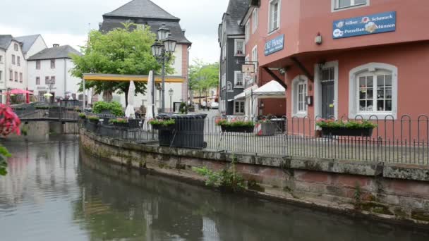 Kendi tarihi şehir, barlar ile kasaba Saarburg (Rhineland-Palatinate, Almanya) — Stok video