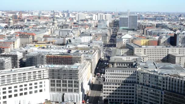 Panoráma města kolem náměstí Potsdamer Platz. pohled z vysokého úhlu nad městem s tiergarten a město Okres Západ. — Stock video