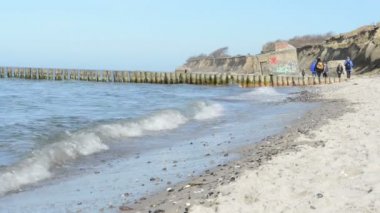 Sığınak grafiti üzerinde shore Baltık Denizi, Darss yarımadalar (Mecklenburg-Vorpommern, Germany, Ahrenshoop köy ile).