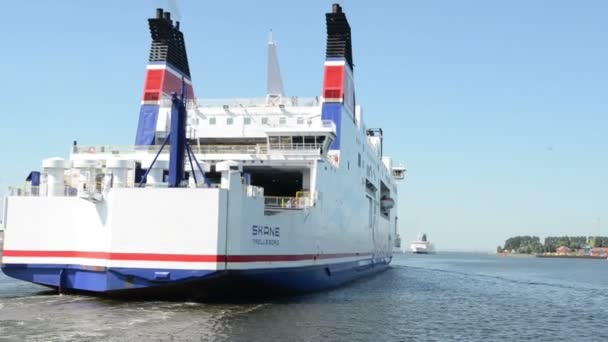 En rederiet Stena Line lämnar djupa vatten hamn till Danmark. Ligger på Warnemuende — Stockvideo
