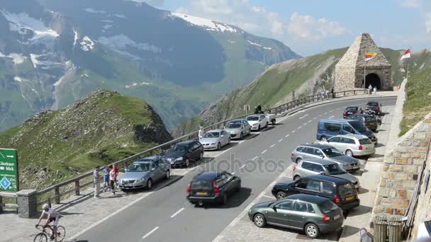 Halt auf der Großglocknerstraße. 21. Juli 2013, Großglockner, Österreich — Stockvideo