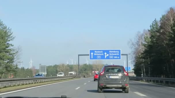 Interchange road Dreieck Wittstock od A24 na A19 v Německu Berlín Schwerin. — Stock video