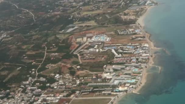 Flyga över Crete med ett flygplan till flygplatsen på Iraklion. Orter på kusten. (Grekland) — Stockvideo