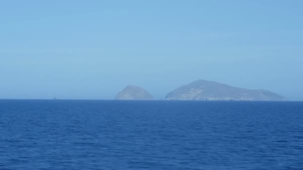 Christiana Isle and small isle Vrachonisis Askania in aegean sea on way from crete towards Santorini. (Greece). passing by with a boat. — Stock Video