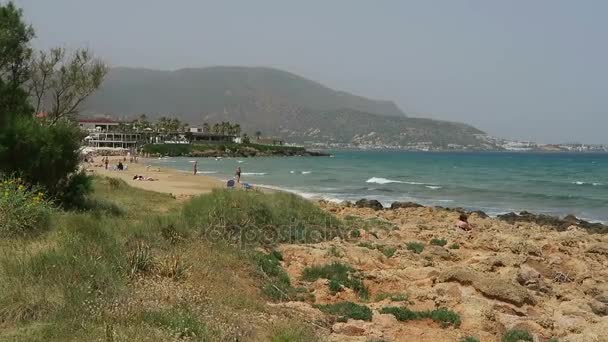 Plaj Stalis bay Malia Girit (Yunanistan, manzara). — Stok video
