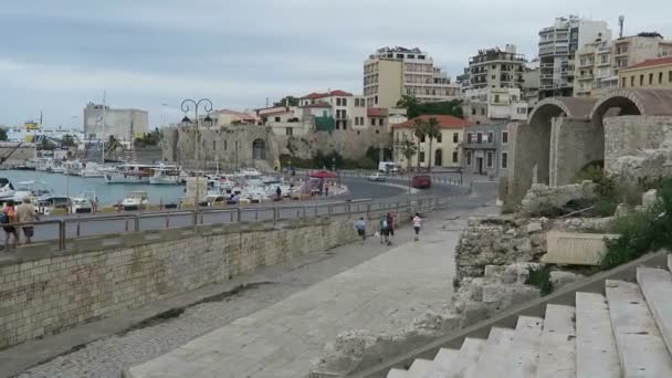 Cityscape of Iraklion, capital of Crete Isle (Greece). Sailing boats and ferries in harbor. — Stock Video