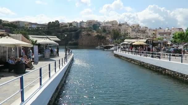 Stadsbilden i Agios Nikolaos (Kreta Grekland). — Stockvideo