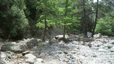 İnsanlar aracılığıyla Samiriye Gorge Girit (Yunanistan, hiking). 