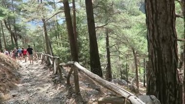 İnsanlar aracılığıyla Samiriye Gorge Girit (Yunanistan, hiking). 