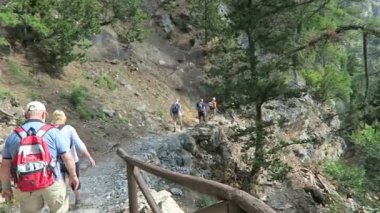 İnsanlar aracılığıyla Samiriye Gorge Girit (Yunanistan, hiking). 