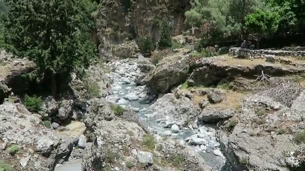 Escursioni attraverso la gola di Samaria a Creta (Grecia) ). — Video Stock