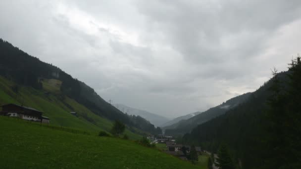 Desfasamento temporal das nuvens na Montanha dos Alpes (Áustria, Zillertal - Gerlos ) — Vídeo de Stock