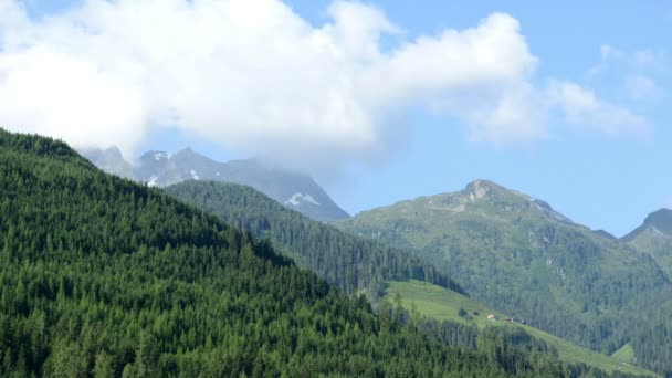 Cloudscape проміжок часу в гору пік Альпах (Австрія, zillertal) — стокове відео