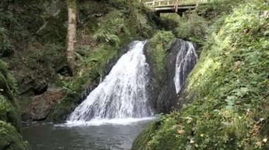 Şelale die Rausch'la vahşi Endert'in akışı Cochem, Mosel Nehri'nin (Almanya yanında ziyaret). 