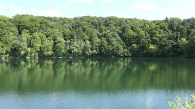 Peyzaj Ulmener Maar eifel bölgesi (Almanya). volkanik caldera