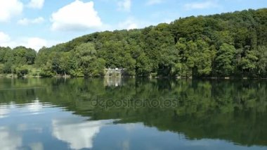Peyzaj Ulmener Maar eifel bölgesi (Almanya). volkanik caldera