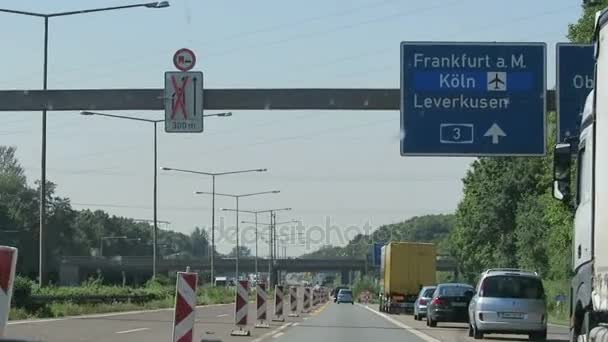 Mengemudi sepanjang jalan tol A1 persimpangan ke A3 ke Frankfurt am Main, Leverkusen — Stok Video