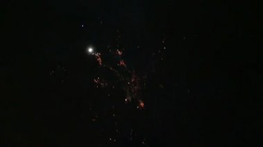 kutlama yeni yıl arifesi gece gökyüzü üzerinde havai fişek ile