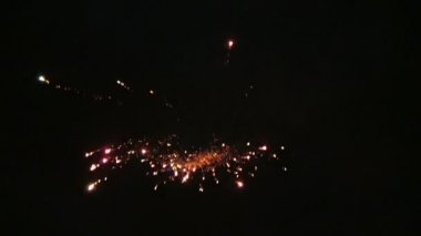 kutlama yeni yıl arifesi gece gökyüzü üzerinde havai fişek ile