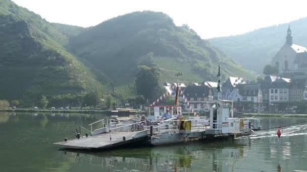 Beilstein Rhineland Palatinate Γερμανία Αυγούστου 2019 Διασχίζοντας Τον Ποταμό Moselle — Αρχείο Βίντεο