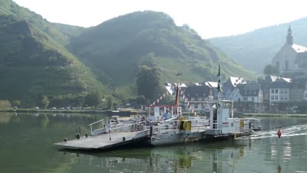 Beilstein Renania Palatinado Alemania Agosto 2019 Barco Ferry Río Moselle — Vídeos de Stock