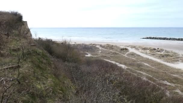 Ahrenshoop Baltık Denizi Nin Sahil Uçurumundan Sahile Kadar Havadan Izleniyor — Stok video