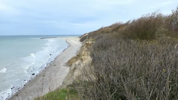 Повітряний Вид Прибережної Скелі Ареншоуп Балтійське Море Пляжу Люди Ходять — стокове відео