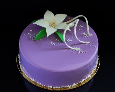 Çikolata glyassazhem kaplı modern pasta.. 