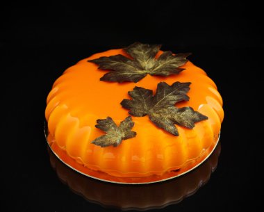  Çikolata glyassazhem kaplı modern pasta..