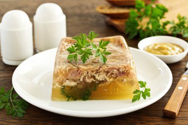 Ev yapımı hardallı et jölesi. Seçici odak