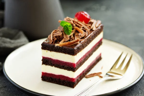 Pastel Chocolate Con Cerezas Del Bosque Negro — Foto de Stock