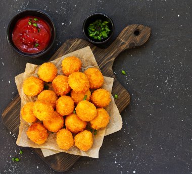 domates soslu peynirli cips.