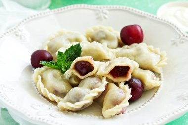 Kirazlı börek. Ukrayna ve Belarus mutfağı.